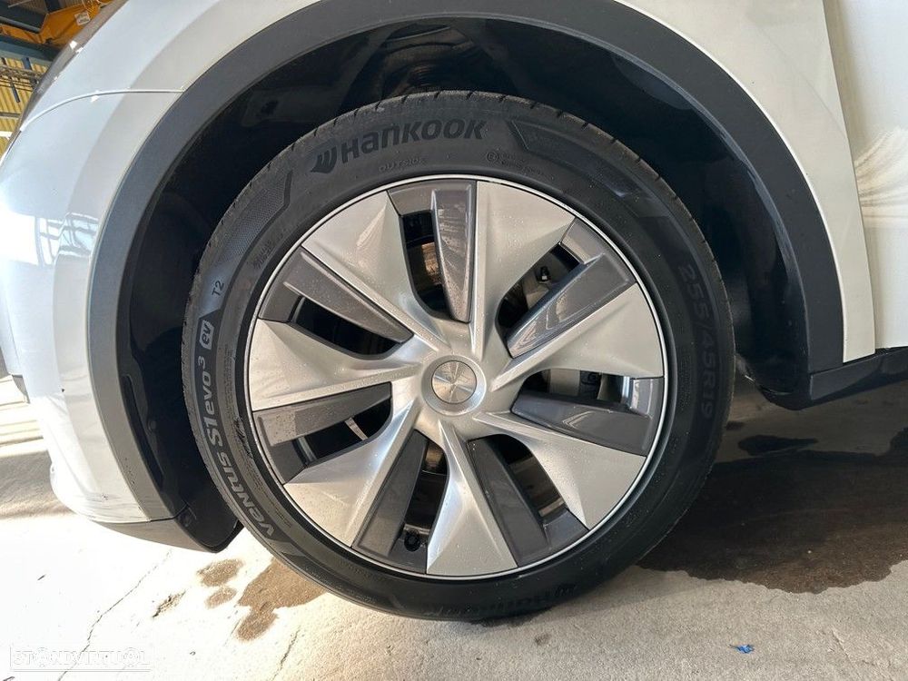 Tesla Model Y Long Range Dual Motor AWD - 8