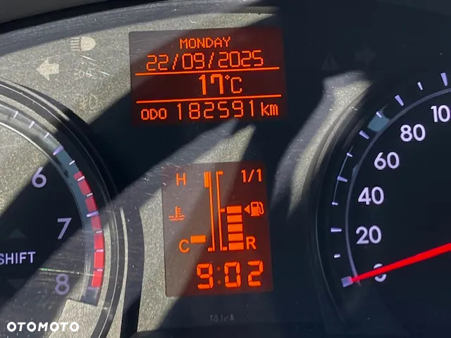 Toyota Avensis 2.0 Premium - 12