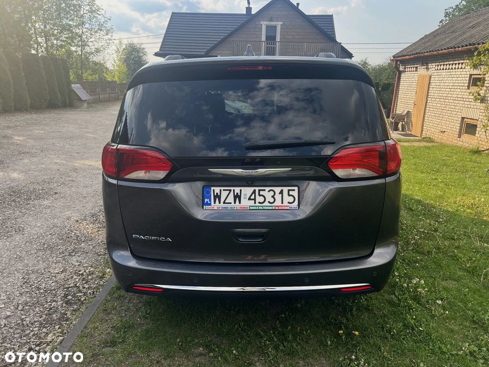 Chrysler Pacifica - 5