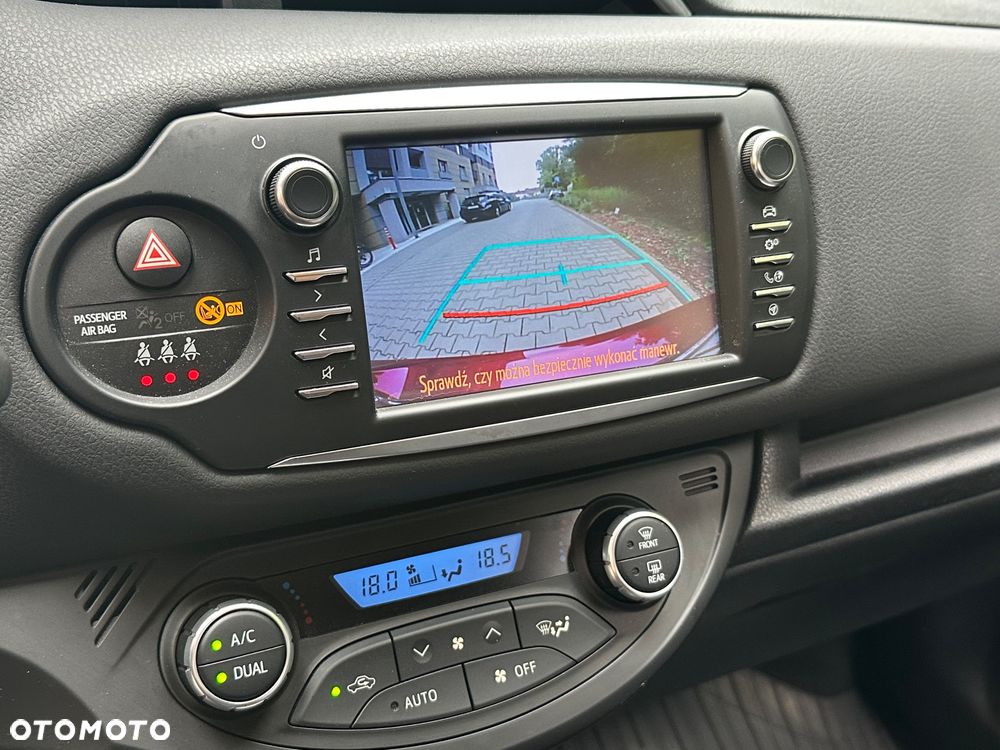 Toyota Yaris 1.5 Premium CVT - 25