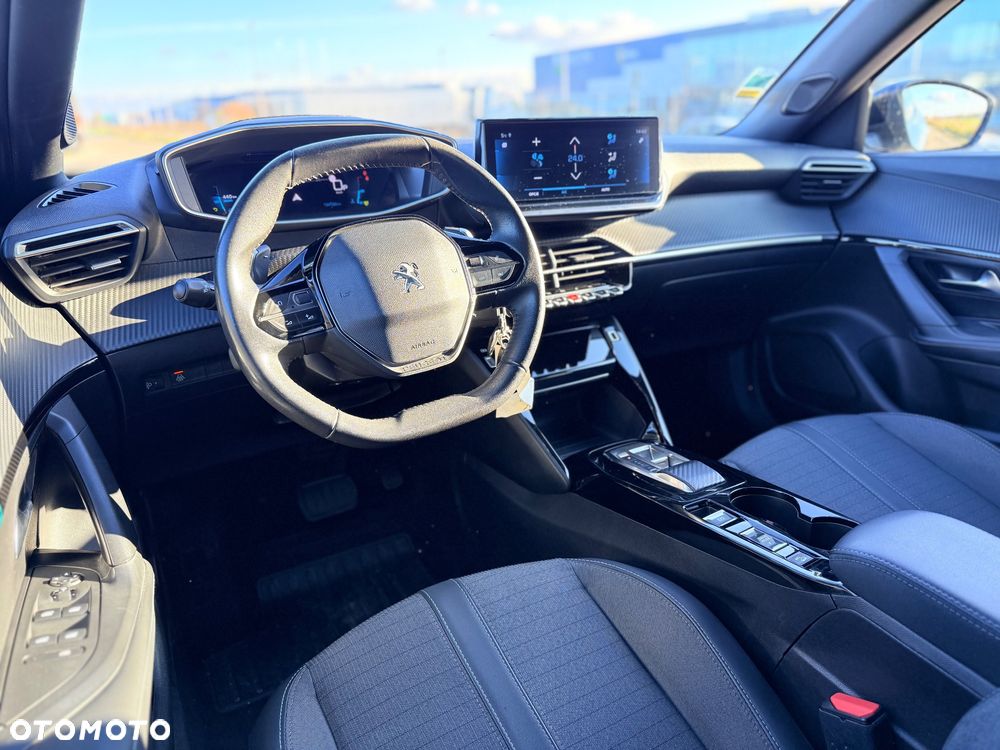 Peugeot 2008 BlueHDi 130 EAT8 Allure - 17