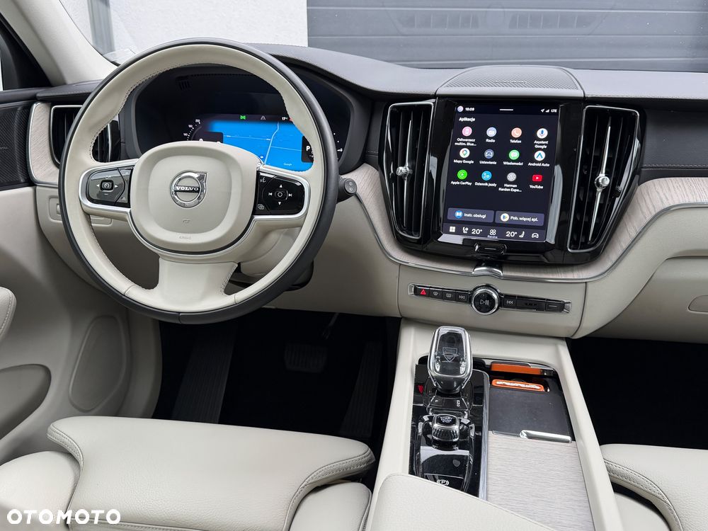 Volvo XC 60 T6 Plug-In Hybrid AWD Inscription - 19