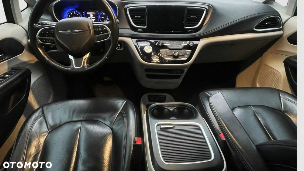 Chrysler Pacifica - 7