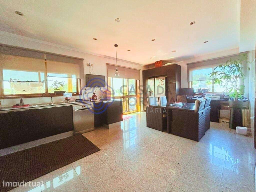 Duplex T3 com Terraço Amplo – Excelentes Áreas e Luminosidade - Grande imagem: 2/26
