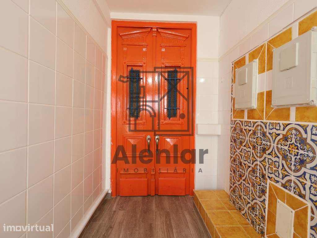Prédio Urbano no Centro de Alhandra - Uma Oportunidade Única de Inv... - Grande imagem: 4/53