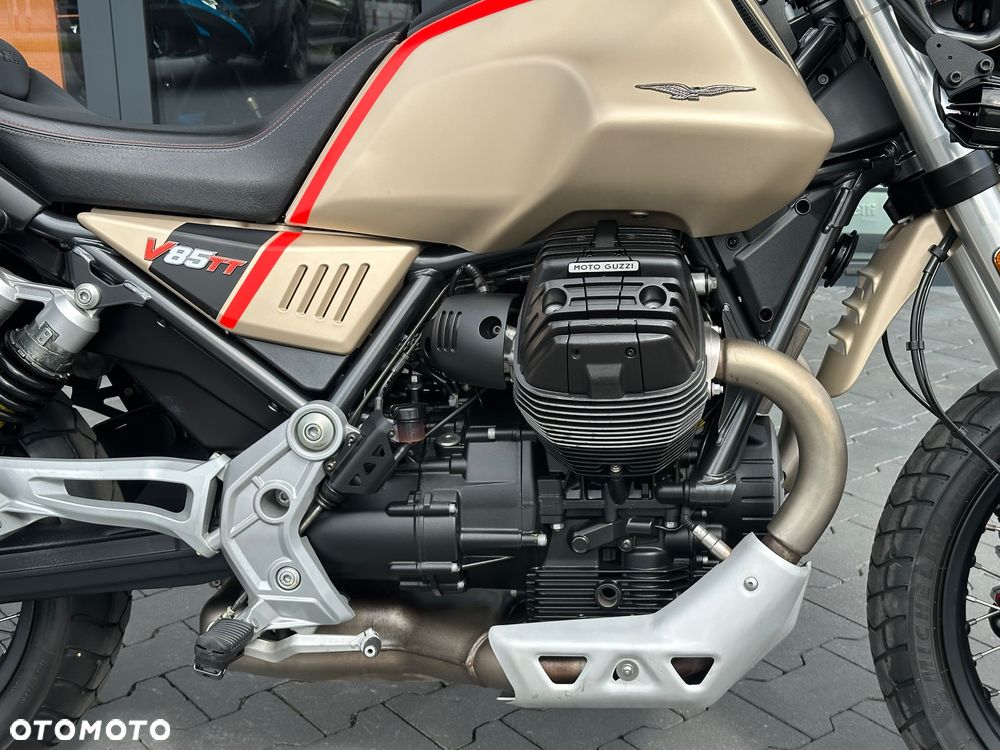 Moto Guzzi V85 - 8