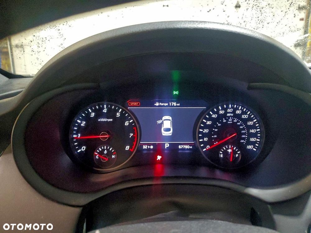 Kia Stinger 3.3 T-GDI AWD GT - 11