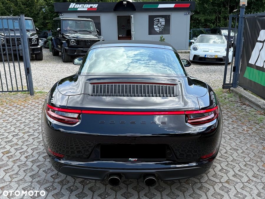 Porsche 911 Targa 4 GTS PDK - 10