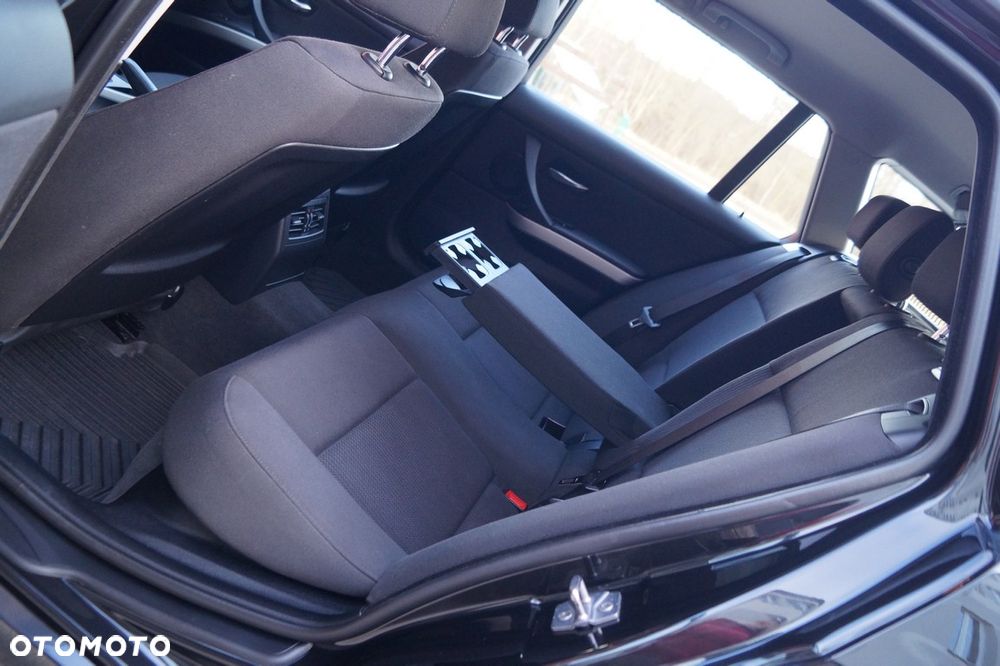 BMW Seria 3 318i Edition Exclusive - 24