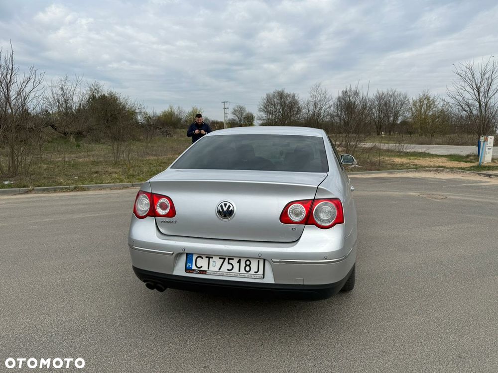 Volkswagen Passat 2.0 TDI DPF Comfortline - 14