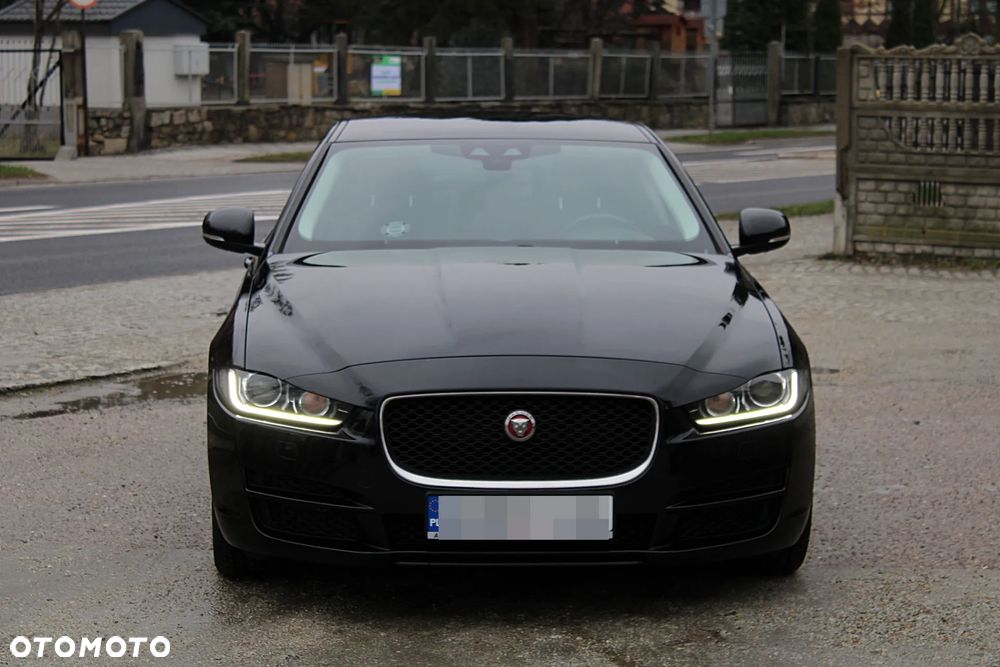 Jaguar XE - 4
