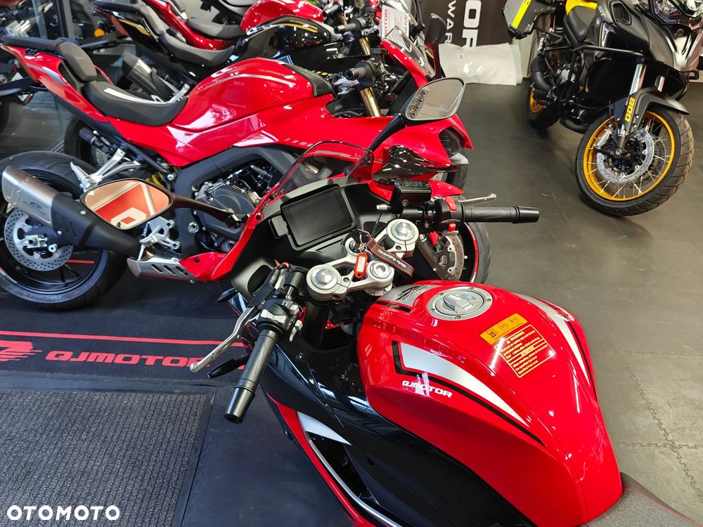 QJMOTOR SRK 125R - 9