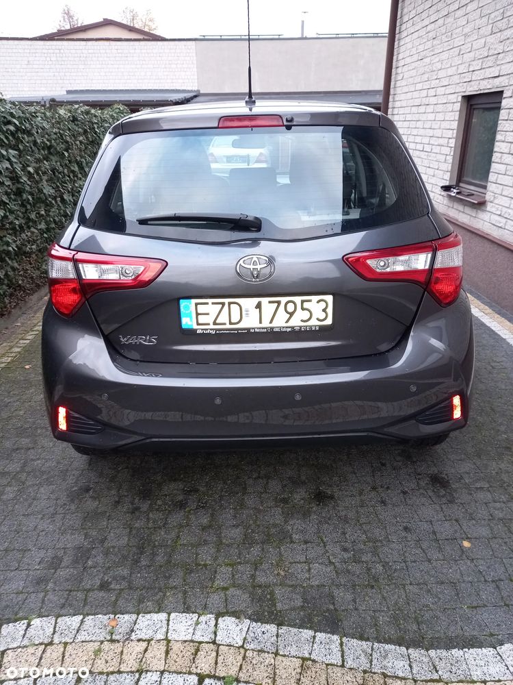 Toyota Yaris 2017 photo 5