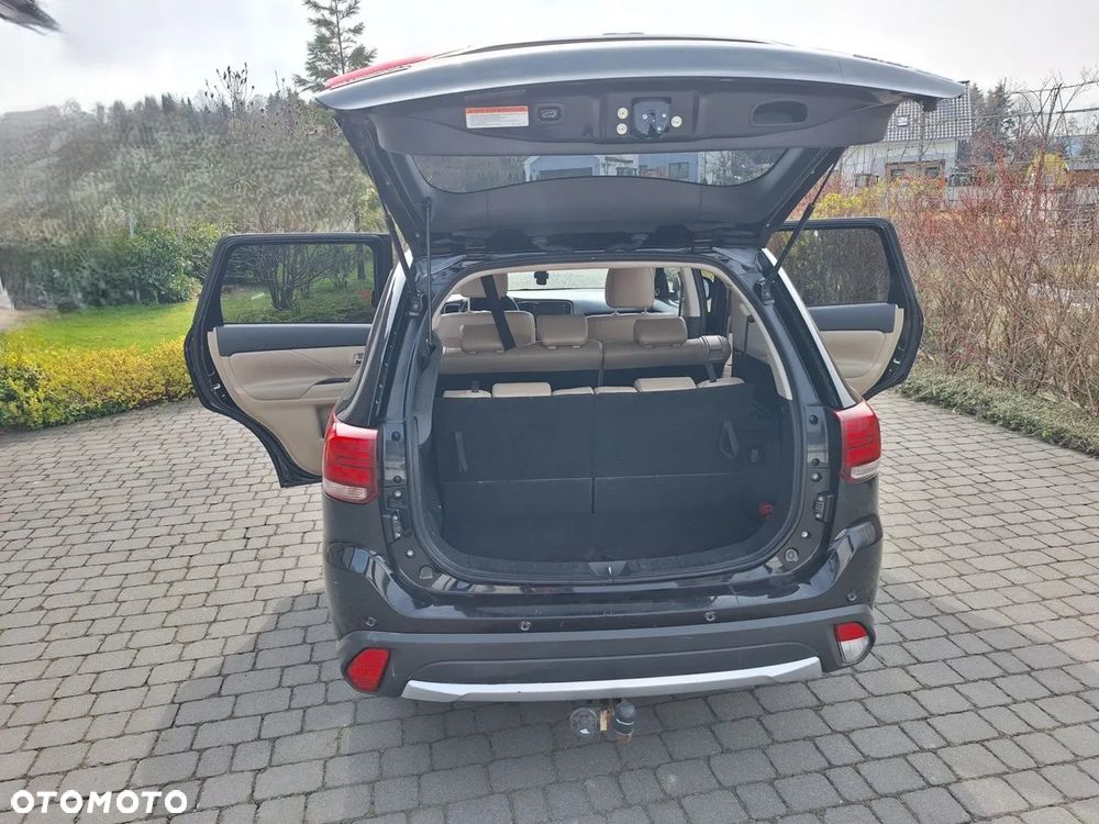 Mitsubishi Outlander 2.0 Instyle + 4WD CVT - 10