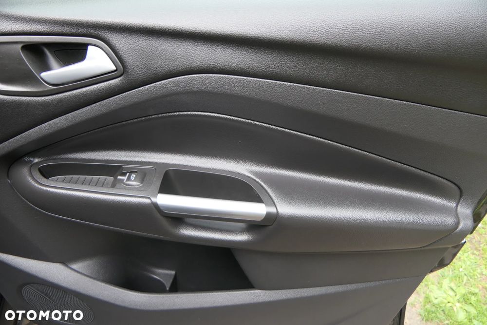 Ford Kuga 1.5 EcoBoost 2x4 ST-Line - 35