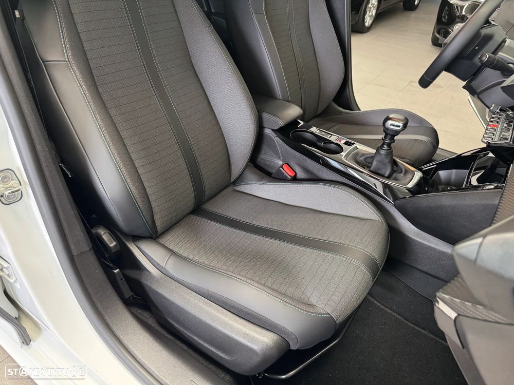Peugeot 208 PureTech 100 Active Pack - 24
