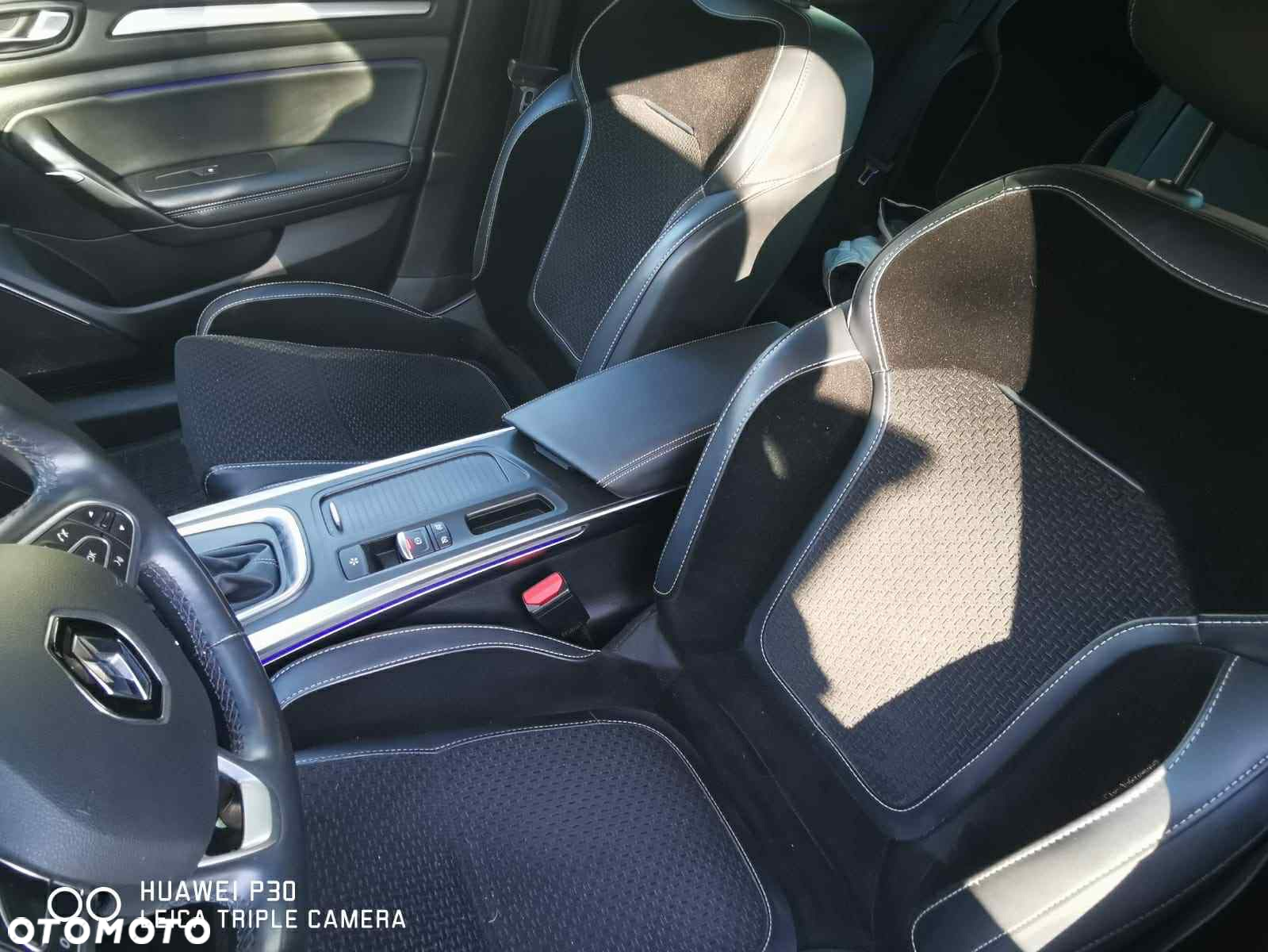 Renault Megane 1.5 Blue dCi Techno EDC - 11