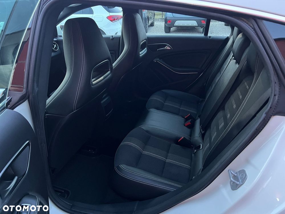 Mercedes-Benz CLA Shooting Brake 180 7G-DCT Urban - 24