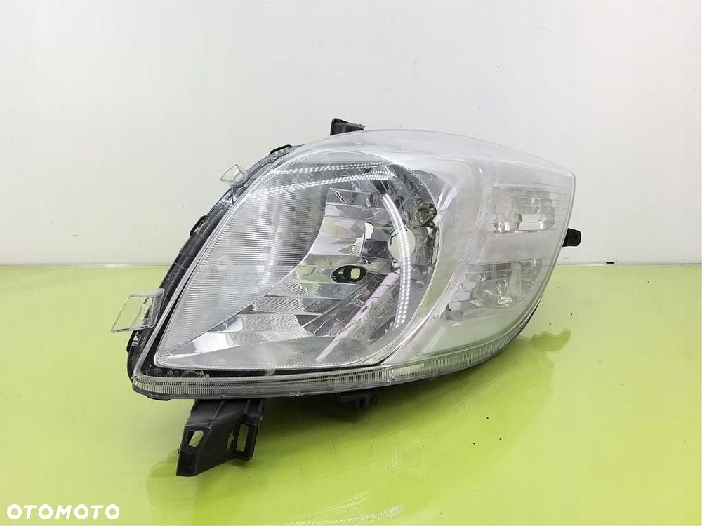 Reflektor lampa przód lewa Toyota Yaris II 2005-2011 R VALEO 81130-0D120 - 1