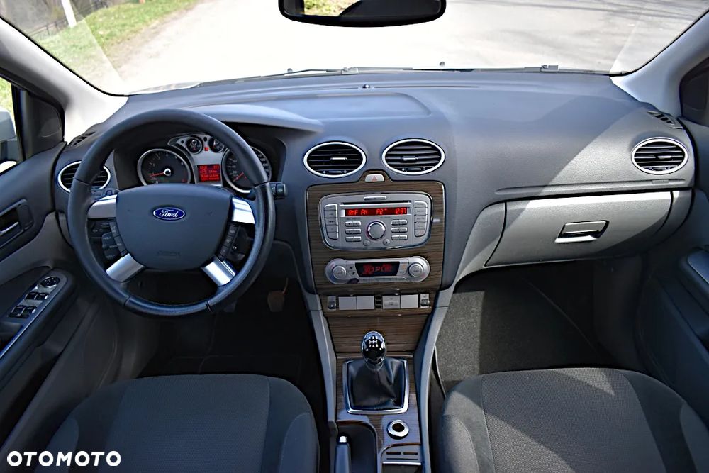 Ford Focus 2.0 16V Ghia - 5