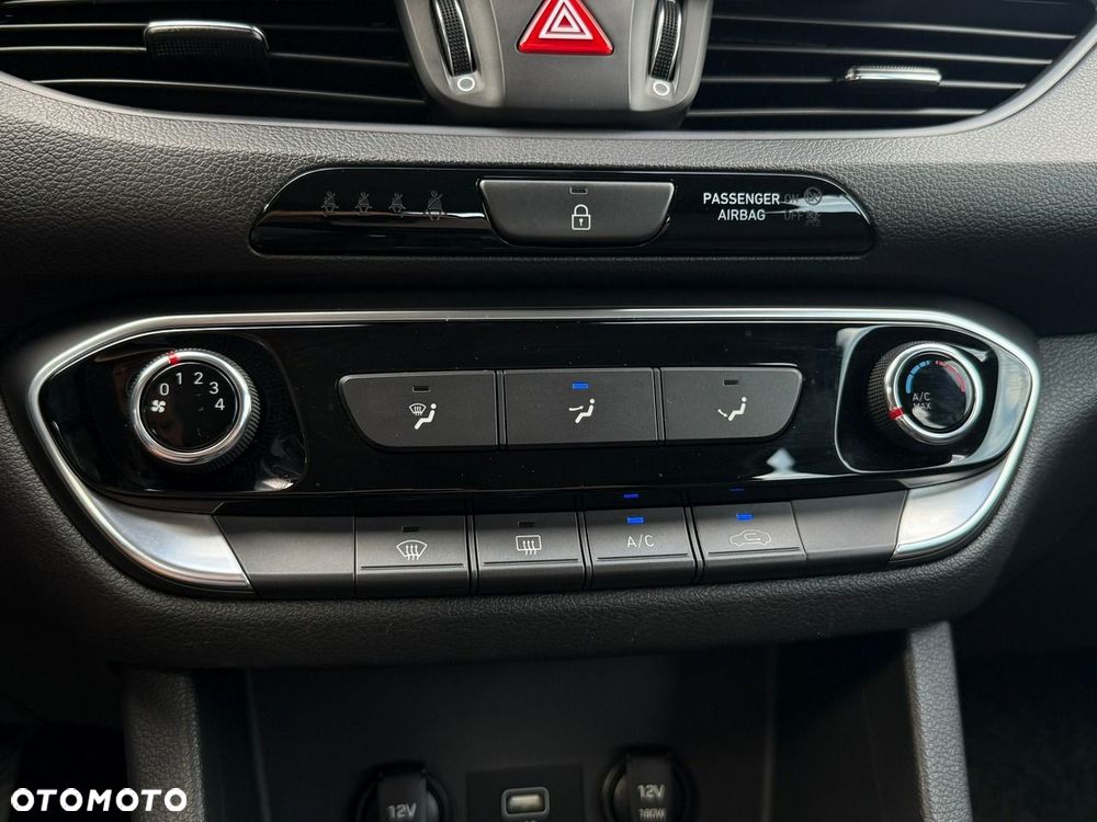 Hyundai i30 1.5 DPI Classic + - 24