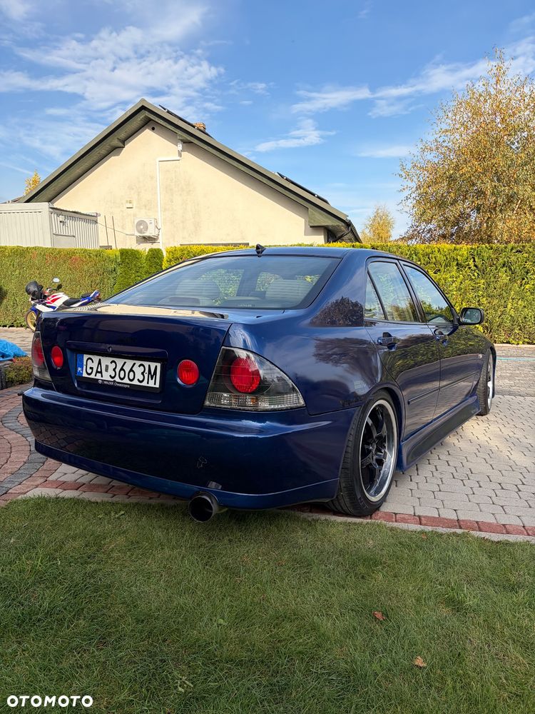 Lexus IS - 8