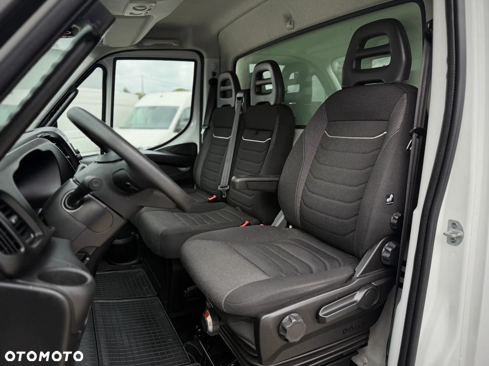 Iveco Daily 35C18 3.0 HPI 180KM / 2023 Rok Produkcji / Kontener 4,7m + Winda 750KG / 93.090KM PRZEBIEG / Automat Hi-Matic / ZAREJESTROWANY W PL - 30