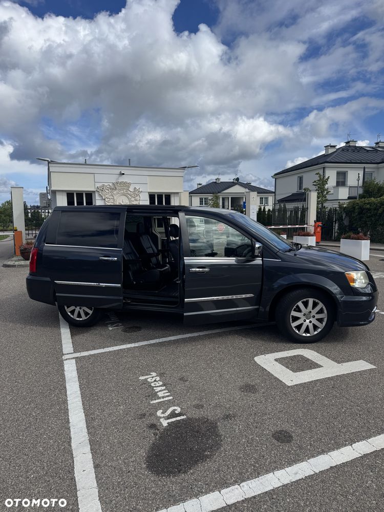 Chrysler Town & Country 3.6 Limited - 18