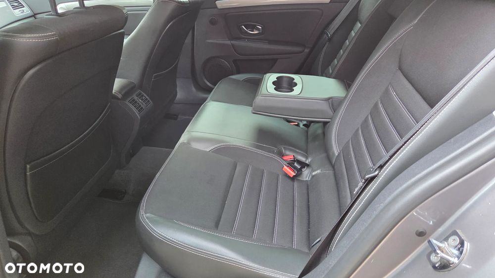 Renault Laguna dCi 150 FAP Start-Stop Paris - 6