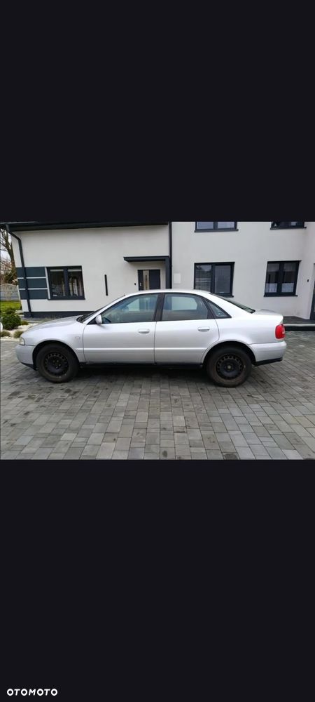 Audi A4 Limousine - 1