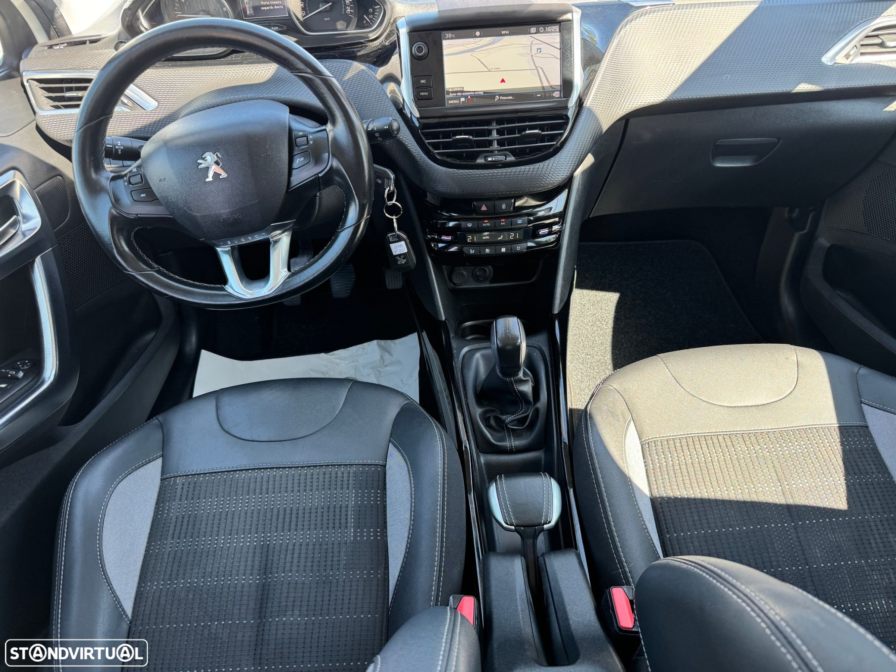 Peugeot 2008 1.2 PureTech Allure - 7