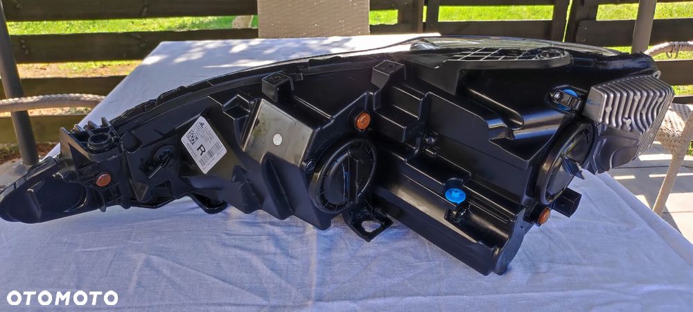 Lampa prawy przód Chrysler Pacifica Hybrid 2017 Lekko Uszkodzona - 13