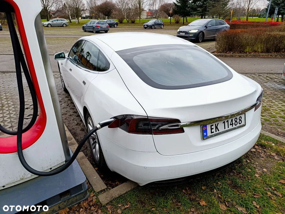 Tesla Model S - 26