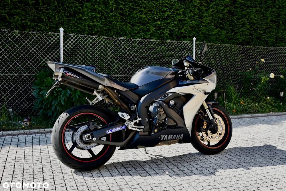 Yamaha R1 - 3