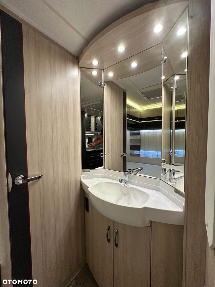 Hobby 460 UFE DE LUX EDITION z napędem i markizą pompowaną. - 34