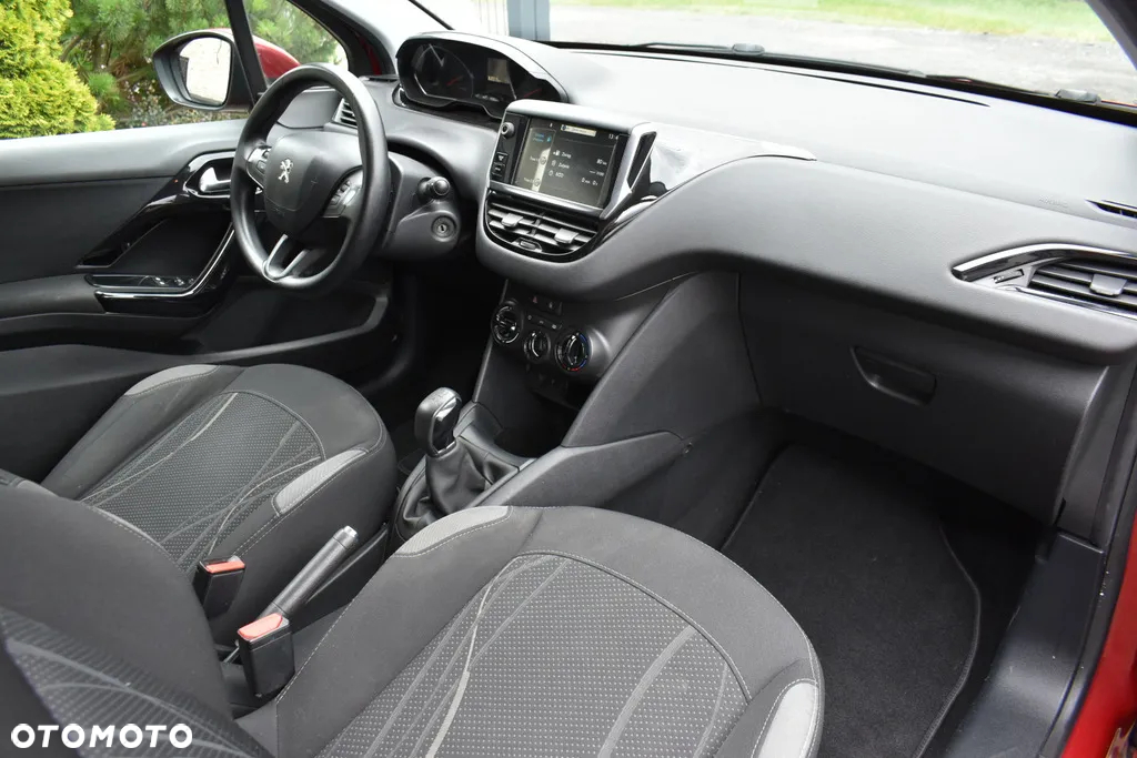Peugeot 208 - 12