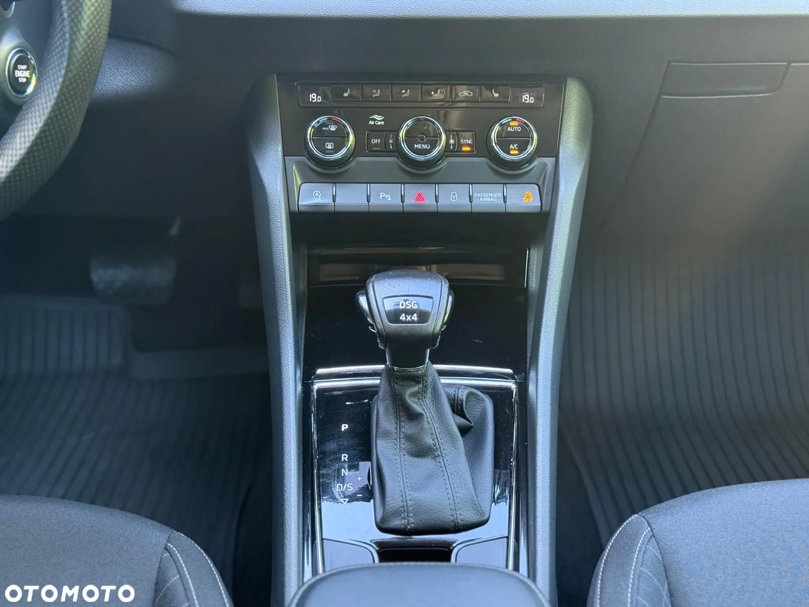 Skoda Karoq 2.0 TDI SCR 4x4 Ambition DSG - 24