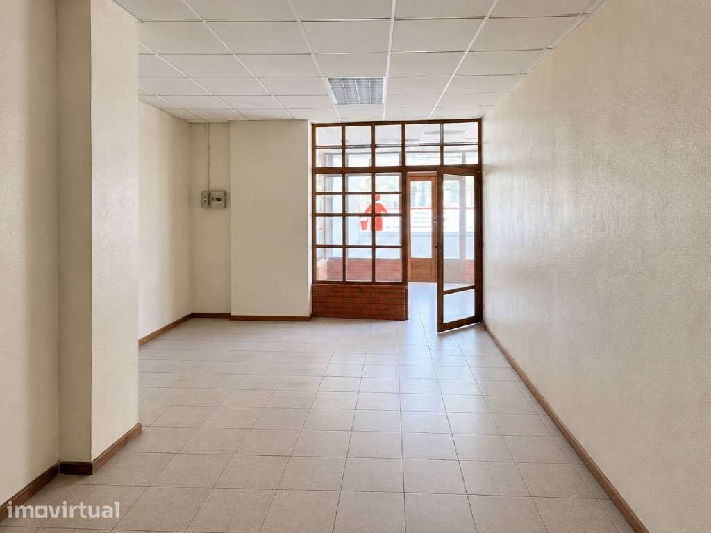 Loja, Urbanização Soltroia - Grande imagem: 2/11