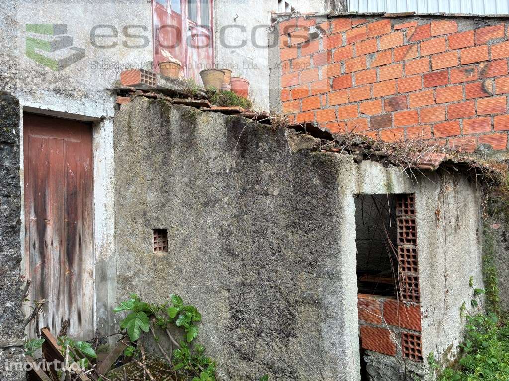 Moradia para recuperar com logradouro - Grande imagem: 3/24