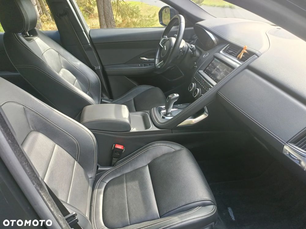 Jaguar E-Pace - 23