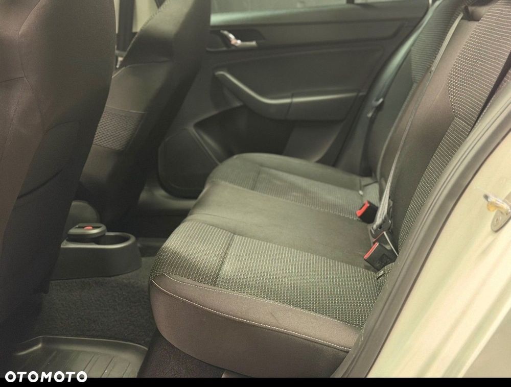 Skoda RAPID - 19