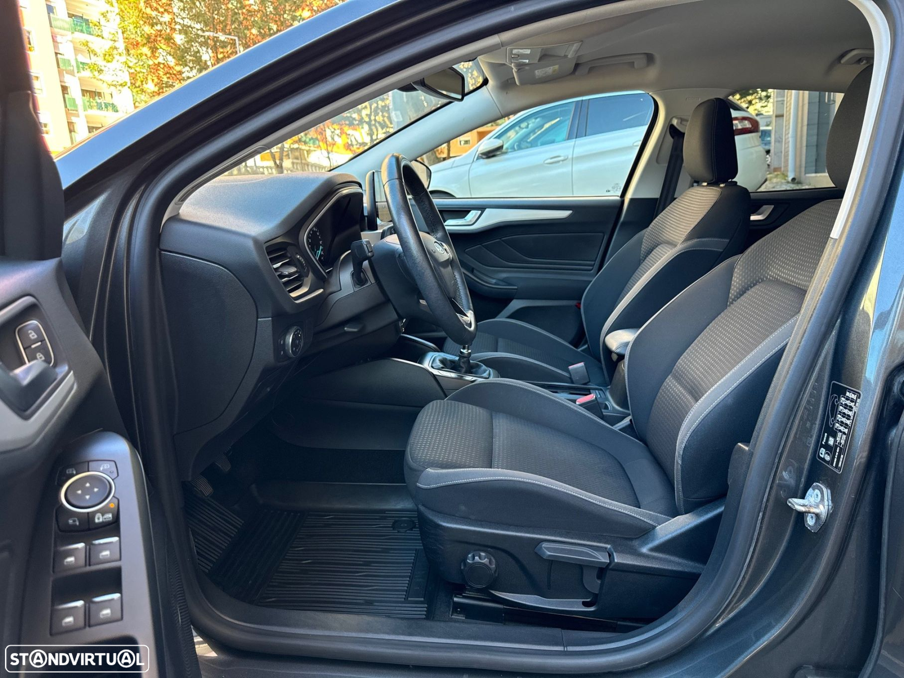 Ford Focus SW 1.0 EcoBoost Business - 9
