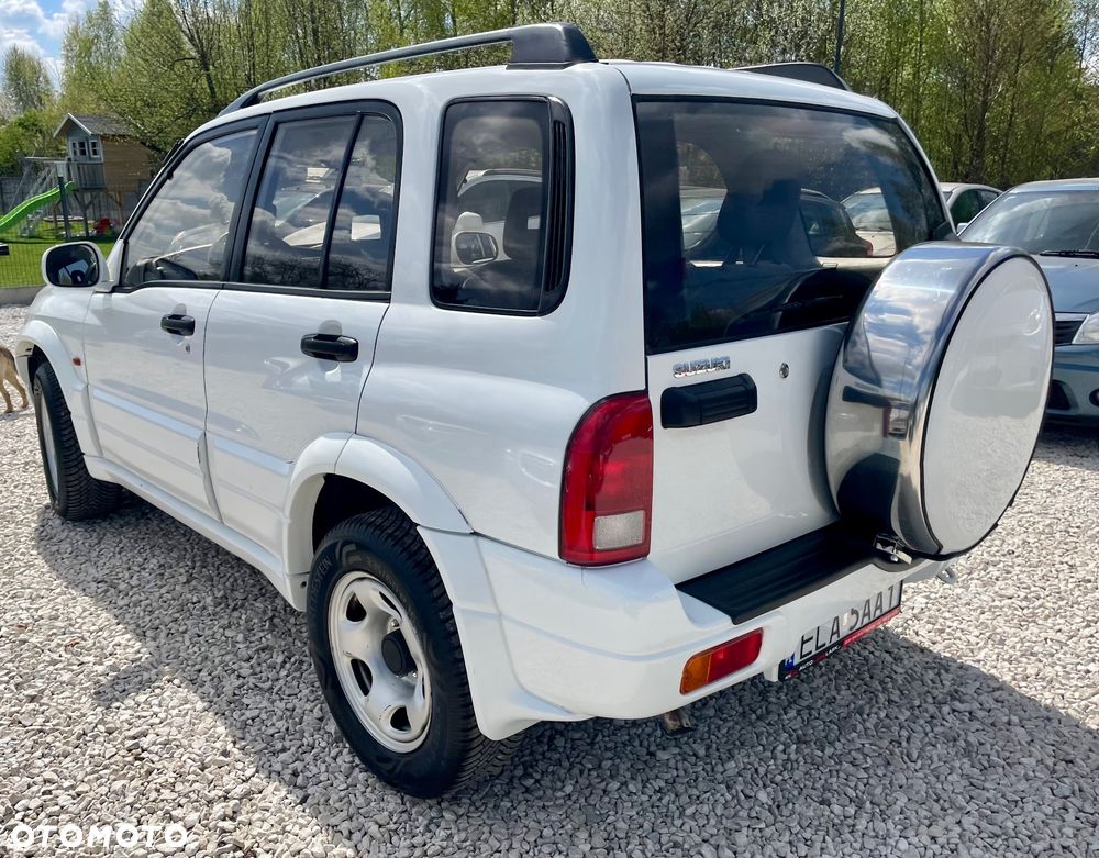 Suzuki Grand Vitara 2.0 Club - 8