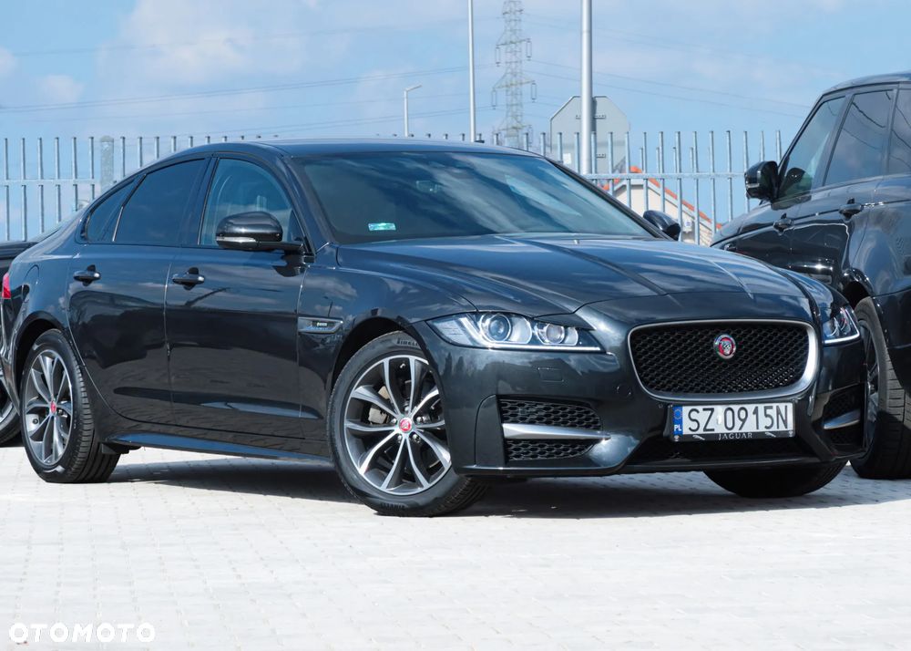 Jaguar XF 20d R-Sport - 37
