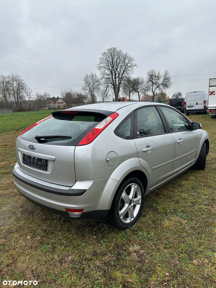 Ford Focus 2.0 TDCi Ghia - 11