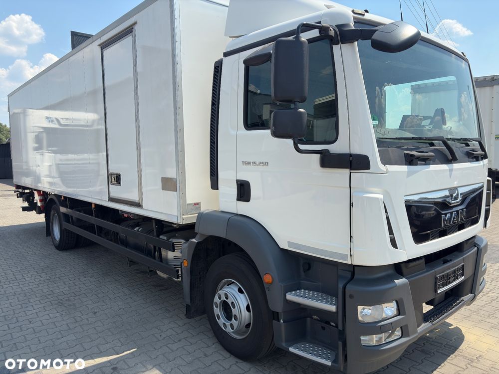MAN TGM 15.250 / CHŁODNIA CARRIER / DZIELONA KOMORA / DMC 16.000kg / 385.000km przebiegu / WINDA / EURO 6 - 10