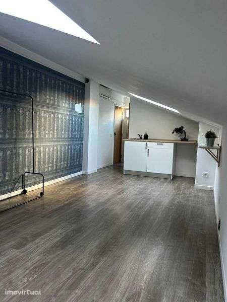 Otima Arrecação/Atelier em Queijas - Grande imagem: 4/4