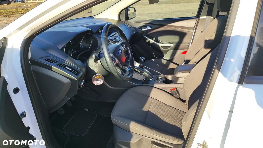 Ford Focus 1.6 Ambiente - 24