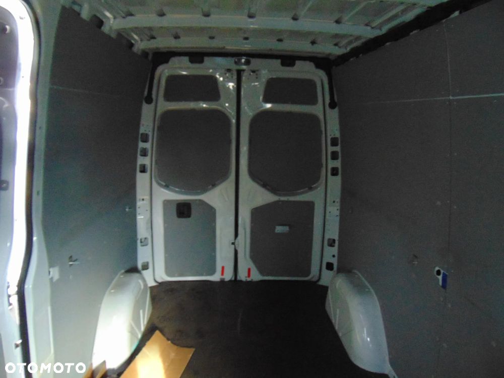 Mercedes-Benz Sprinter - 9
