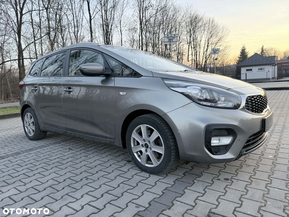 Kia Carens - 14